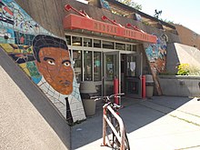 Fotografia colorida da piscina de Medgar Evers em Seattle.