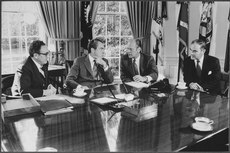Secretary of State Kissinger, President Nixon, vice-presidential nominee Ford, and White House Chief of Staff Haig in the Oval Office, October 1973 Meeting in the Oval Office concerning Congressman Ford's nomination as Vice President - NARA - 194549.tif