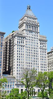 <span class="mw-page-title-main">Metropolitan Tower (Chicago)</span> Skyscraper located at 310 S. Michigan Avenue in Chicago, Illinois