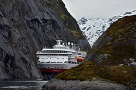 Mind the gap Trollfjorden.jpg