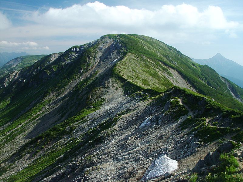 File:Mount Maruyama from Mount Mitsumatarenge.jpg