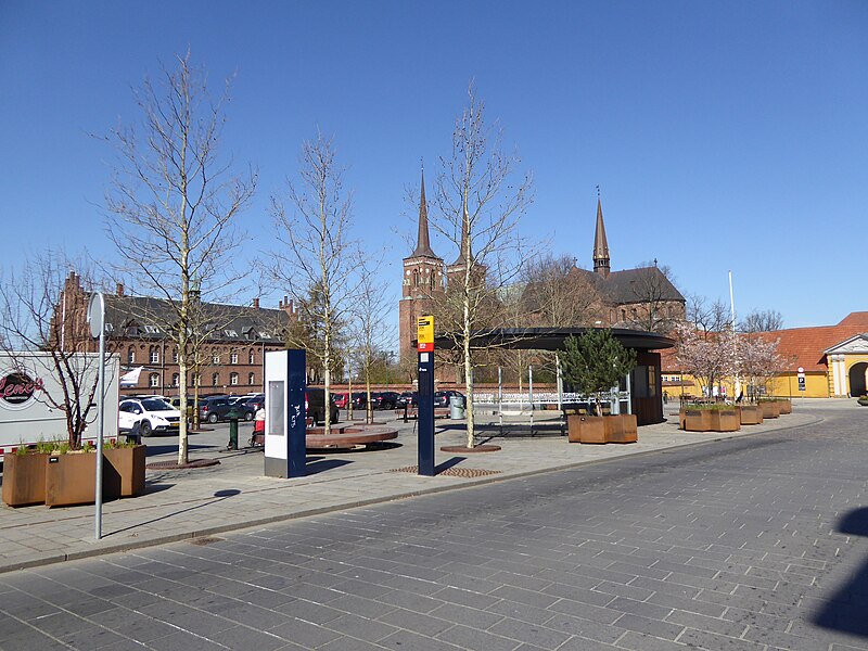 File:Movia bus stop Stændertorvet.jpg