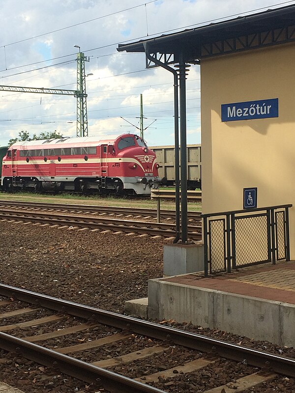 NOHAB near Mezőtúr carrying track laying material (2017)