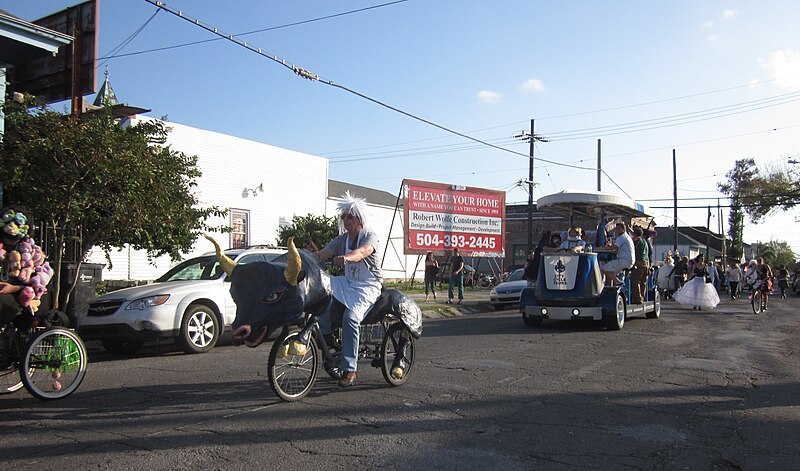 File:NO Fringe Parade 2011 Franklin Avenue T.JPG