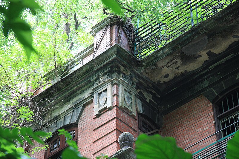 File:Nam Koo Terrace Cornice.jpg