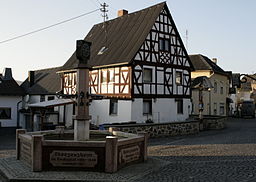 Niederzeuzheim Brunnenplatz