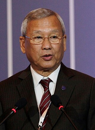 <span class="mw-page-title-main">Niwatthamrong Boonsongpaisan</span> Thai businessman and politician