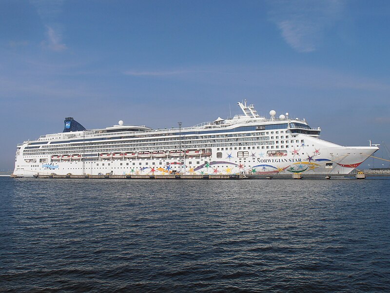 File:Norwegian Star at Pier 25 Tallinn 10 May 2013.JPG