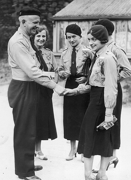 File:O'Duffy with Blue Shirt Movement members.jpg