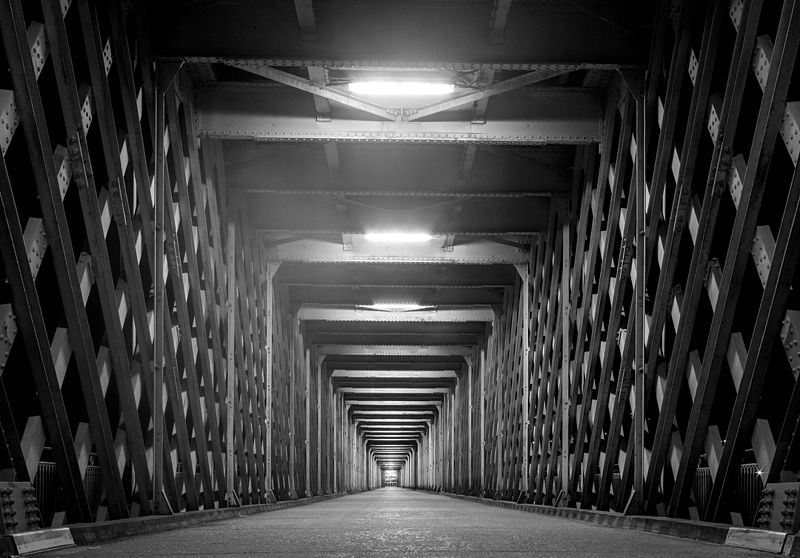 File:Old international bridge Tuy-Valença B&W.jpg