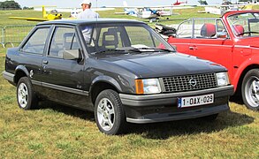 Двухдверный Opel Corsa TR (1982-1987)