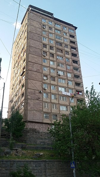File:Orbeli street, Yerevan 18.jpg