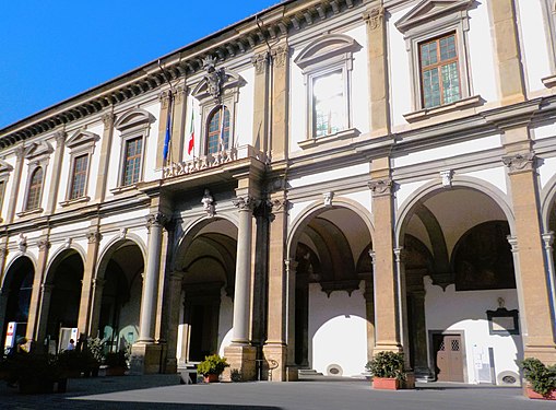 Ospedale di Santa Maria Nuova a Firenze, ingresso e portici