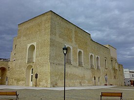 Palazzo Feudale Arnesano.jpg