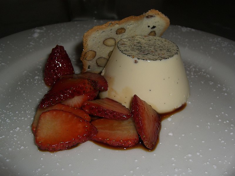 File:Panna Cotta with Balsamic Strawberries.jpg