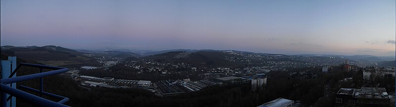 File:Panorama vom Adolf-Reichwein-Campus der Universität Siegen nach Südosten.jpg