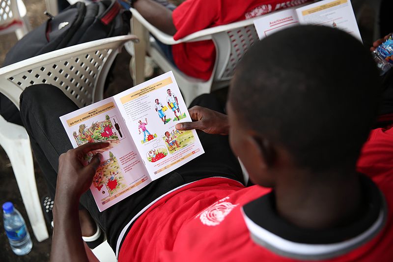 File:Participants reading risk education leaflets that have been distributed during the Day (25672112013).jpg