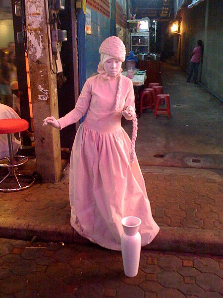 ไฟล์:Pattaya-Mime_on_Walking_Street.jpg