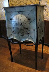 Commode (vers 1912), Paris, musée des Arts décoratifs.