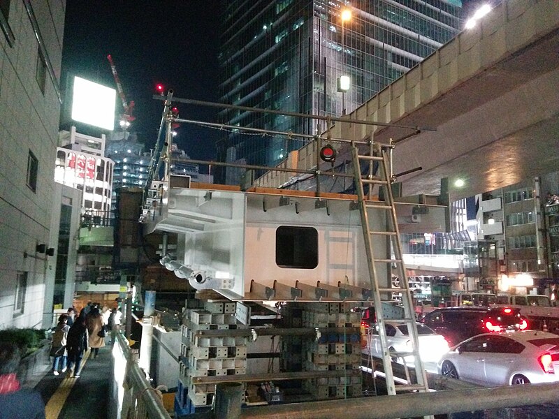 File:Pedestrian bridge construction in Shibuya, December 2018.jpg