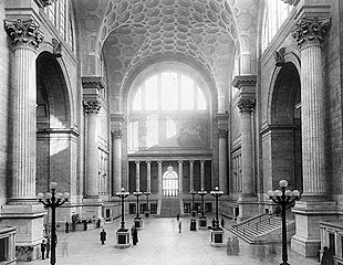 New York Pennsylvania Station (1908): the entrance hall (demolished 1968).