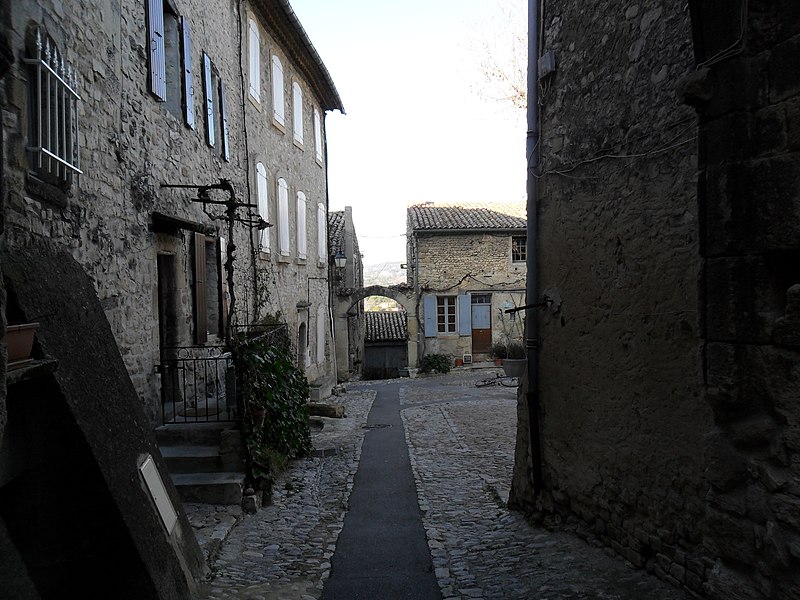 File:Place du Vieux Marche ,Vaison - panoramio - Vinko Rajic (3).jpg