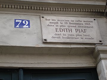 Naissance d’Édith Piaf, 72, rue de Belleville (plaque apposée en 1963 par Maurice Chevalier), alors qu'en réalité, elle est née à l'hôpital Tenon[5],[6],[7],[8],[9].