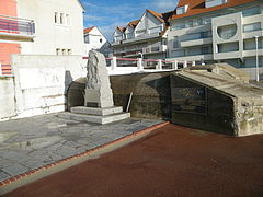 Monument à la Résistance, sur la digue-promenade.