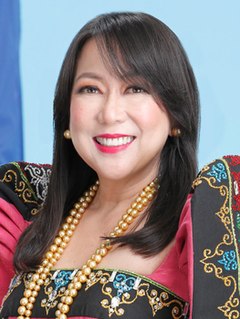 <span class="mw-page-title-main">Dulce Ann Hofer (politician)</span> Filipina educator and politician