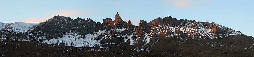Ridge (1188m) along the north slope of Öxnadalur,