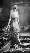 Vestido de noche de Redfern 1914 6 cropped.jpg