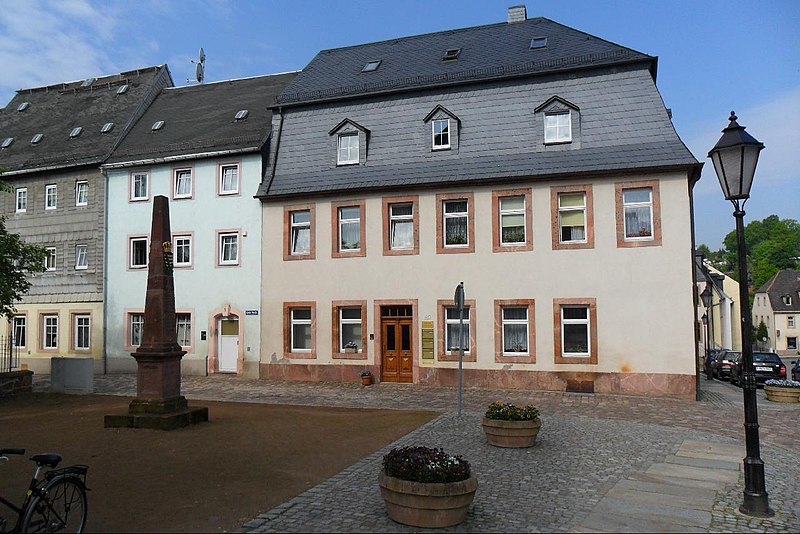 File:Rochlitz Postmeilensäule.jpg