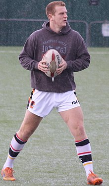 Oakes warming up for the Bradford Bulls in 2017 Ross Oakes.jpg
