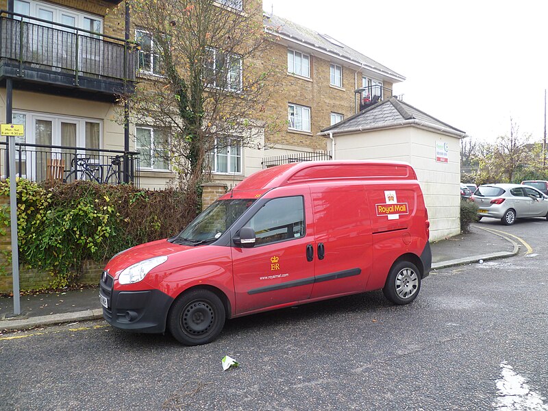 File:Royal Mail vehicle in New Barnet (2).JPG