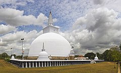 The Ruwanwelisaya stupa, built by the Sri Lankan King Dutugemunu (c. 140 B.C.E.). Ruwanweli Saya 1.jpg