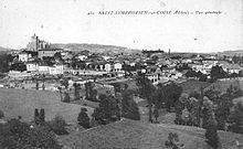 Postal antigua que muestra una vista general del pueblo