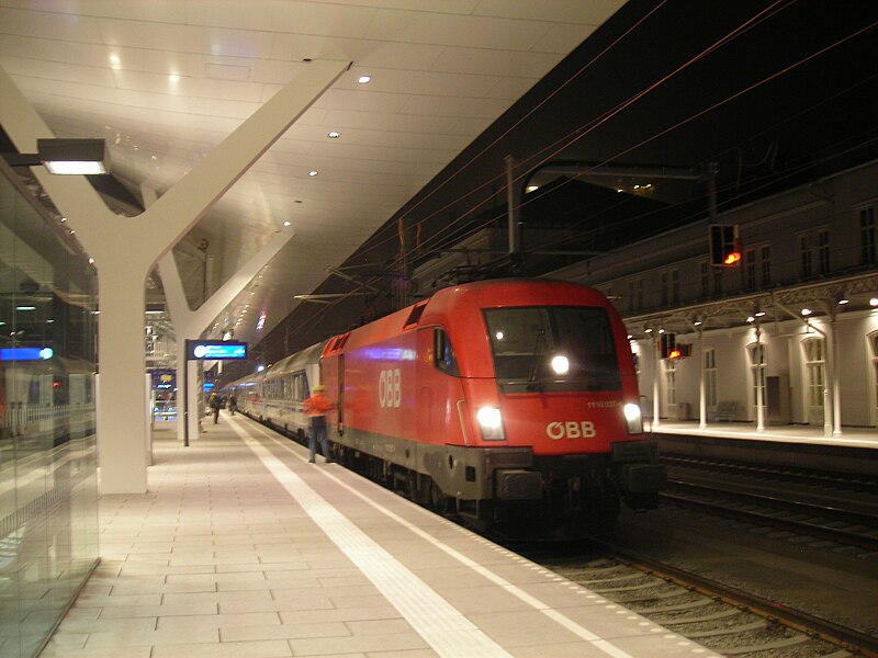 File:Salzburg Hauptbahnhof10.jpg