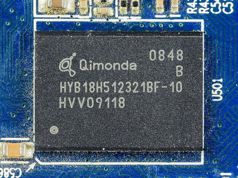 File:Sapphire Ultimate HD 4670 512MB - Qimonda HYB18H512321BF-10-93577.jpg