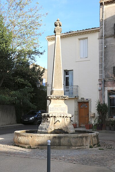 File:Sauvian fontaine 2.jpg