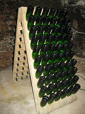 Genuine classical Champagne riddle rack, 60 bottles each side