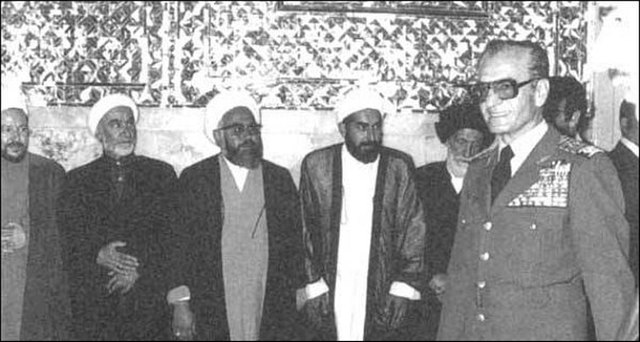 The last Shah of Iran meets with clergy members