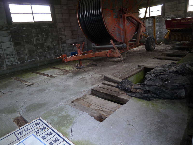 File:Shibecha Municipal Railway Engine shed of Numahoro Station-2.JPG