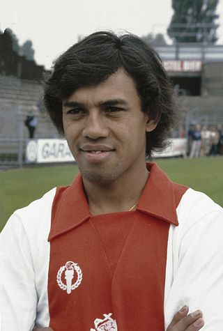 <span class="mw-page-title-main">Simon Tahamata</span> Dutch footballer (born 1956)