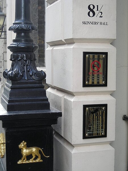 File:Skinners' Hall, Eight-and-a-half Dowgate Hill - geograph.org.uk - 2226592.jpg