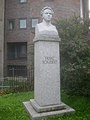 Franz-Schubert-Denkmal, Marmorbüste von de:Gustav Adolph Kietz auf Postament, 1878, Stuttgart-West, Berliner Platz 1, Liederhalle.