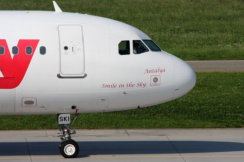 File:Sky Airlines Airbus A321-131 TC-SKI "Antalya" (21441712515).jpg