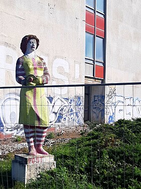 Statue damaged by vandals and painted over