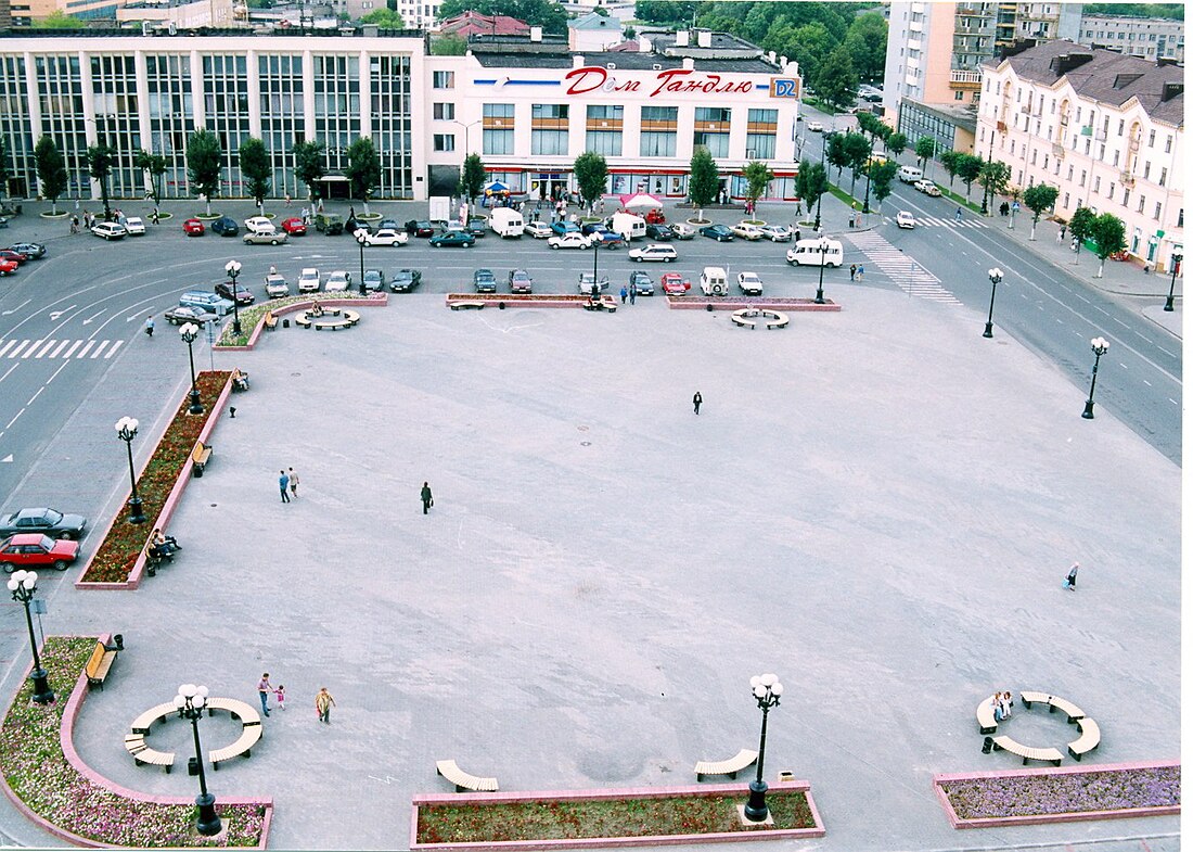 File:Square in Barysaŭ.jpg