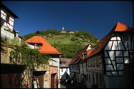 View of Starkenburg Castle from Heppenheim Starkenburg Bild 01.jpg
