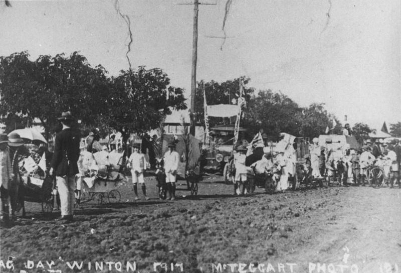 File:StateLibQld 1 94364 Parade in Winton, 1917.jpg